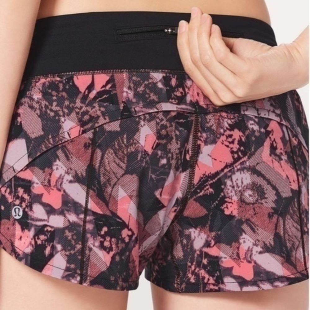 Lululemon Speed Up Short 2.5"Translucence Alpine White Multi / Black